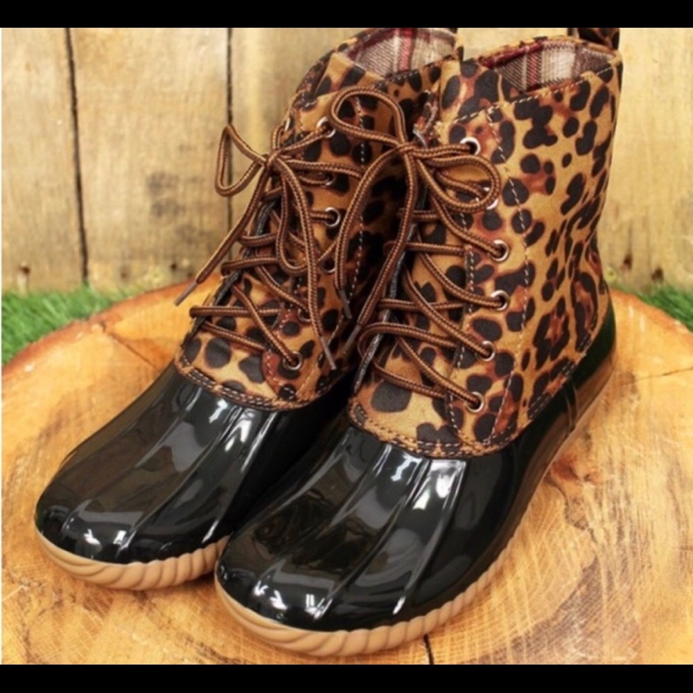 LAST PAIR 🦆Leopard Print Duck Boots☔️PRICE FIRM - Picture 2 of 2